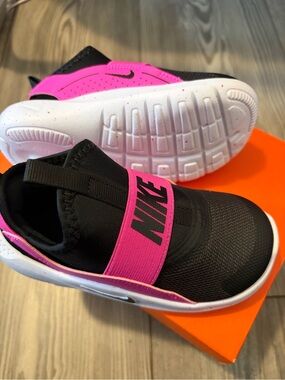 Nike Kids Black & Hot Pink Slip-On Sneakers